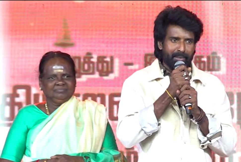 ஒருகாலத்தில் ரூ.300 வாடகை கொடுக்கக் காசு இல்லாமல் அழுதிருக்கிறான்னு எங்க அம்மா..!- சூரி எமோஷனல் 