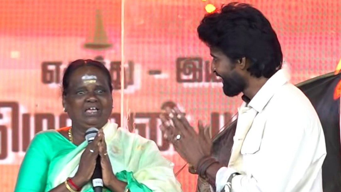 தனது தாயுடன் நடிகர் சூரி