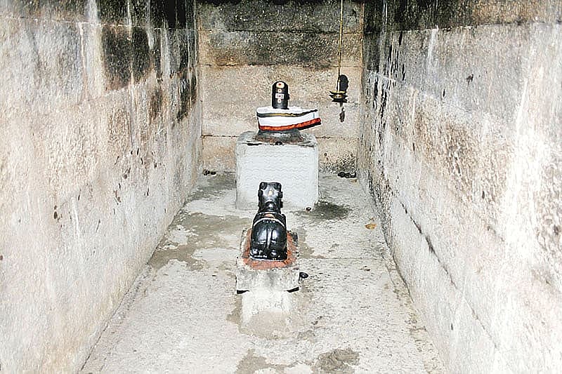 நெடுங்குணம் ஸ்ரீதீர்க்காஜலேஸ்வரர் கோயில் பாதாளலிங்கம்