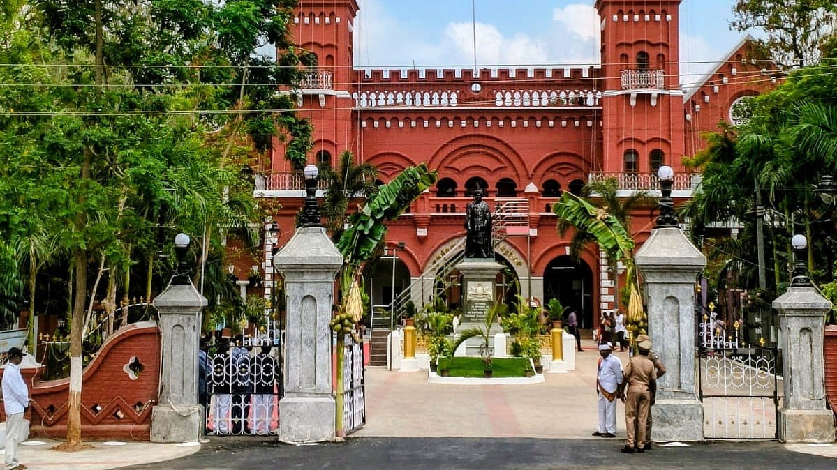 மது போதையில் மகளையே கர்ப்பமாக்கிய கொடூர தந்தை: `20 ஆண்டுகள் சிறை!- புதுக்கோட்டை  நீதிமன்றம் அதிரடி