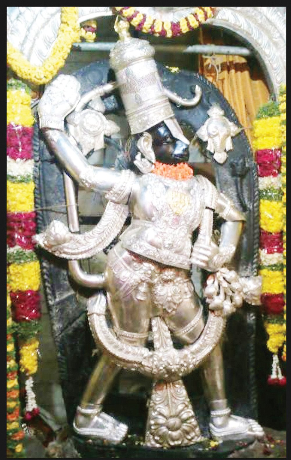 ஆனந்தக் கண்ணீர் வடிக்கும் அதிசய ஆஞ்சநேயர்... பெங்களூர் தரிசனம்!