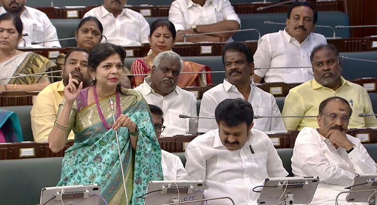 `தீபாவளி, பொங்கல் நாள்களில் ஒருநாளாவது லீவ் கொடுங்க' - டாஸ்மாக் ஊழியர்களுக்காக பேசிய சௌமியா அன்புமணி