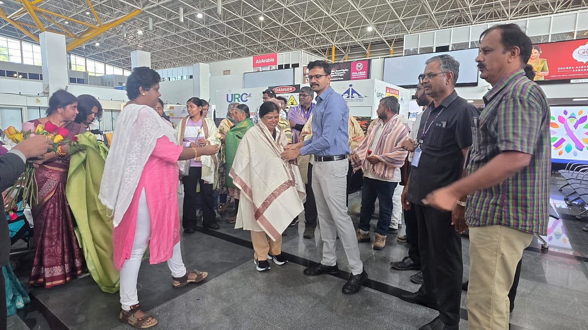 நேபாளத்தில் இருந்து கோவை திரும்பியவர்கள்