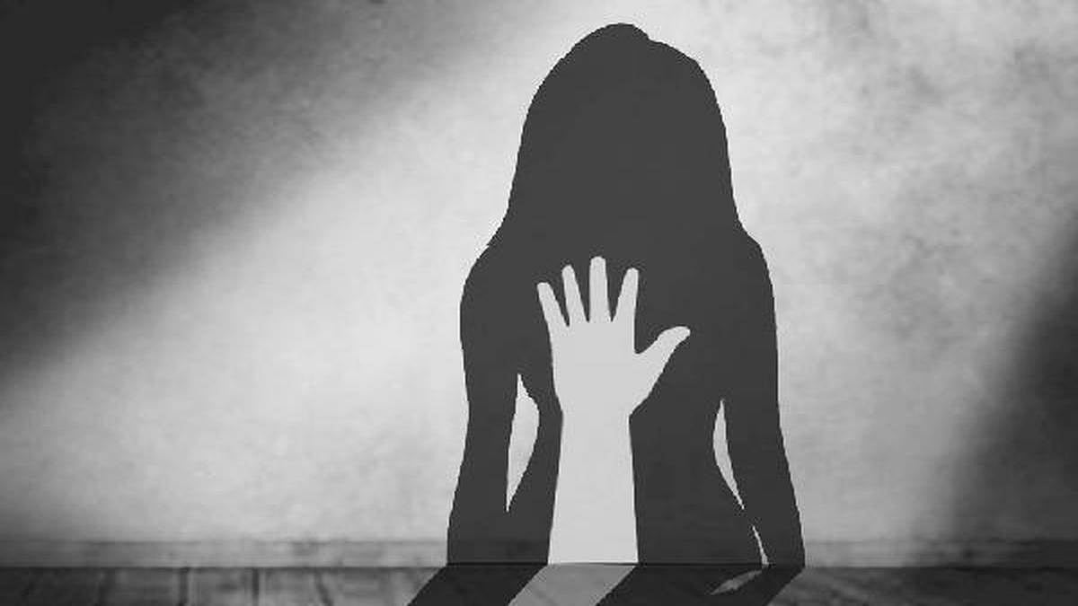 நடுரோட்டில் சிறுமிக்குப் பாலியல் தொல்லை; இதுபோன்ற சம்பவங்கள் நடக்கும் - பீகார் அமைச்சர் பேச்சு