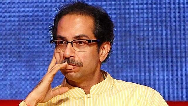 தாக்கரேயிக்கு மீண்டும் ஷாக்: `அமைச்சர் பதவி தர்றோம் - 14 எம்.எல்.ஏ.க்களை இழுக்க ஷிண்டே அணி முயற்சி?