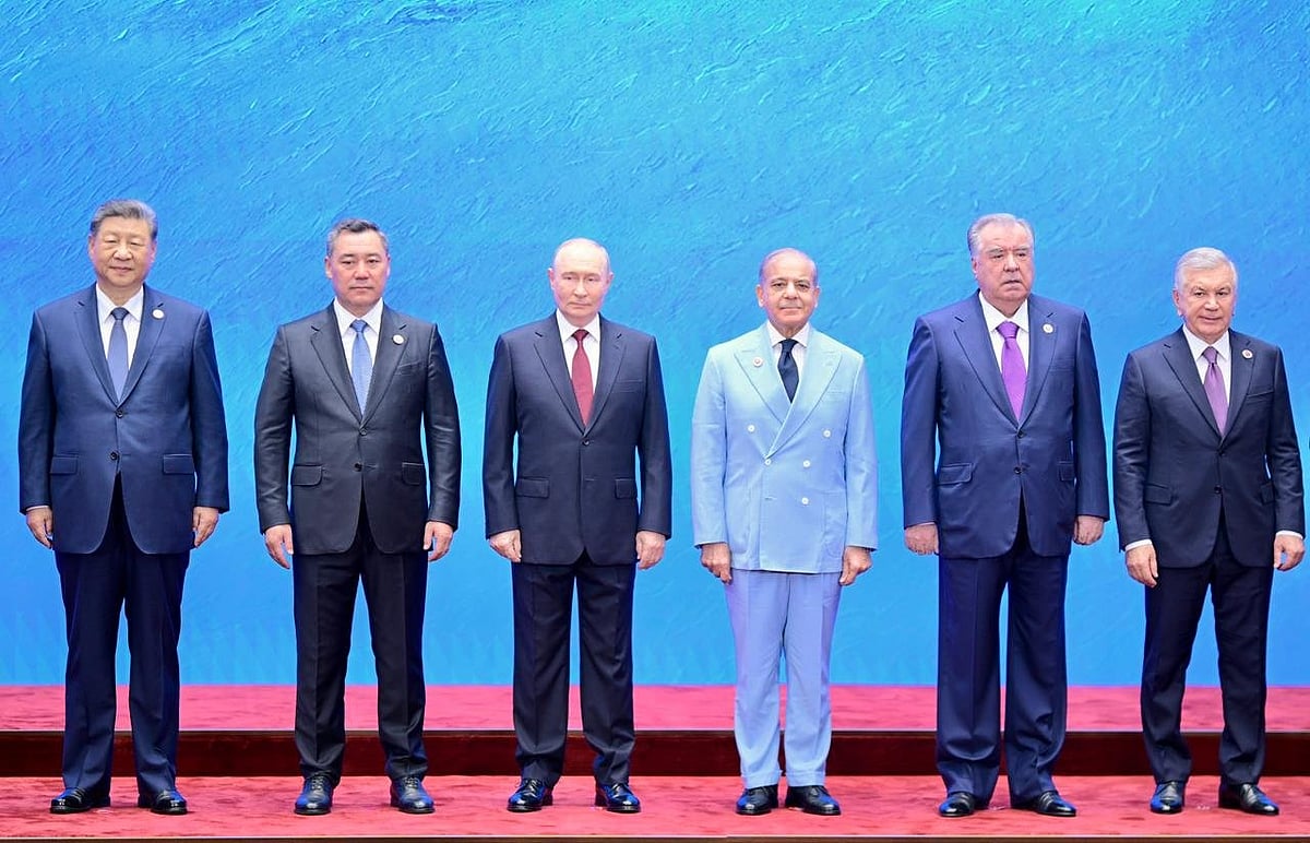SCO மாநாடு: `உலகத் தலைவர்களை வெட்டி நடுநாயகமாக பாக். பிரதமர் - பிரதமர் மோடி வெளியிட்ட முழுப் படம்