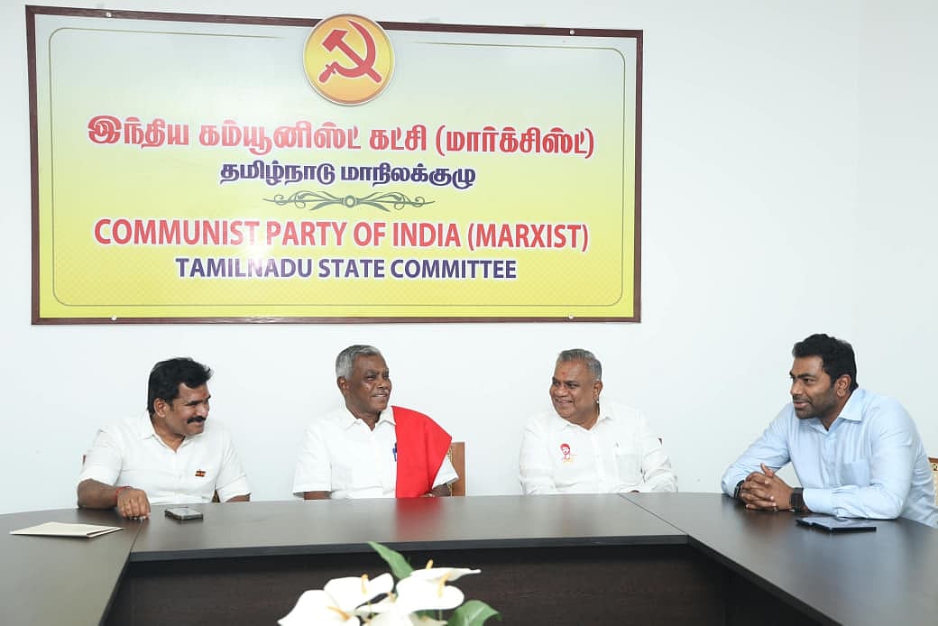 பார்த்து ரொம்ப நாளாச்சுன்னு வந்தோம்!- கம்யூனிஸ்ட் அலுவலகத்துக்கு தவெக அமைச்சர்களின் திடீர் விசிட்!