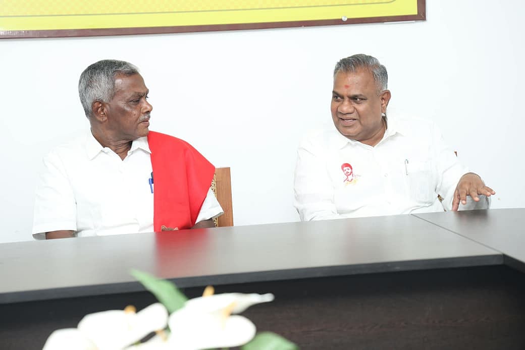 பெ.சண்முகம் - அமைச்சர் ஆனந்த்