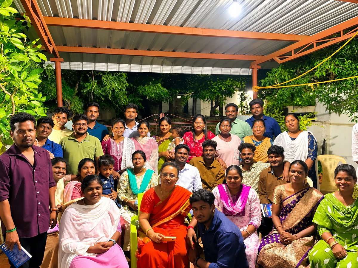 காலம் கடந்தும் வாழும்
ஆசியர் - மாணவர் உறவு! - நாகமலை ஓய்வுபெற்ற தலைமையாசிரியரின் நெகிழ்ச்சிப் பதிவு