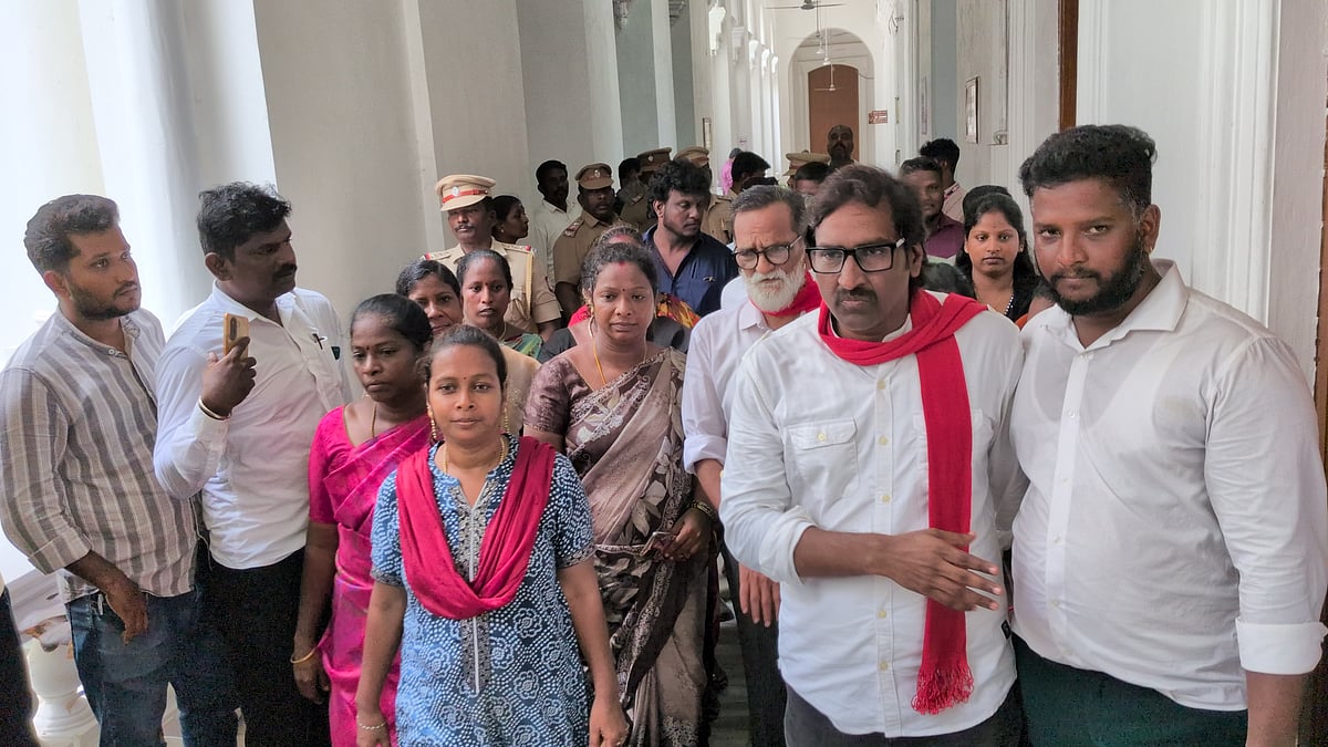 தூய்மைப் பணியாளர்கள்