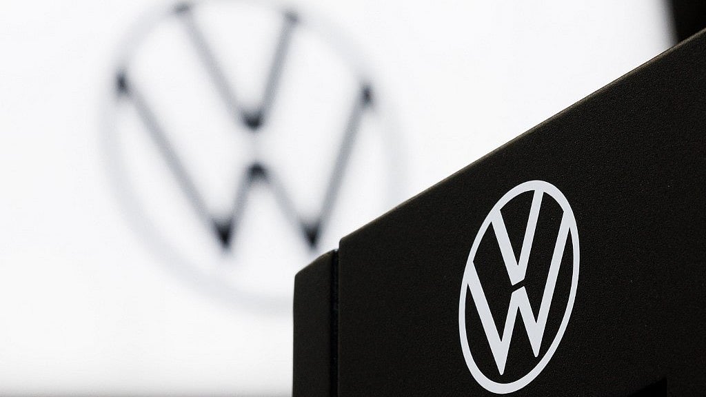 Volkswagen: `1 லட்சம் ஊழியர்களை பணி நீக்கம் செய்ய திட்டம்' - வோக்ஸ்வேகன் முடிவின் பின்னணி?