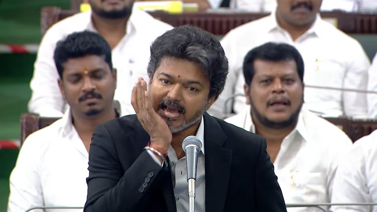 "எனது உடல்மொழி எதேச்சையாக வெளிப்பட்டதுதானே தவிர, அது எவ்வகையிலும்..!"- முதல்வர் விஜய் விளக்கம்