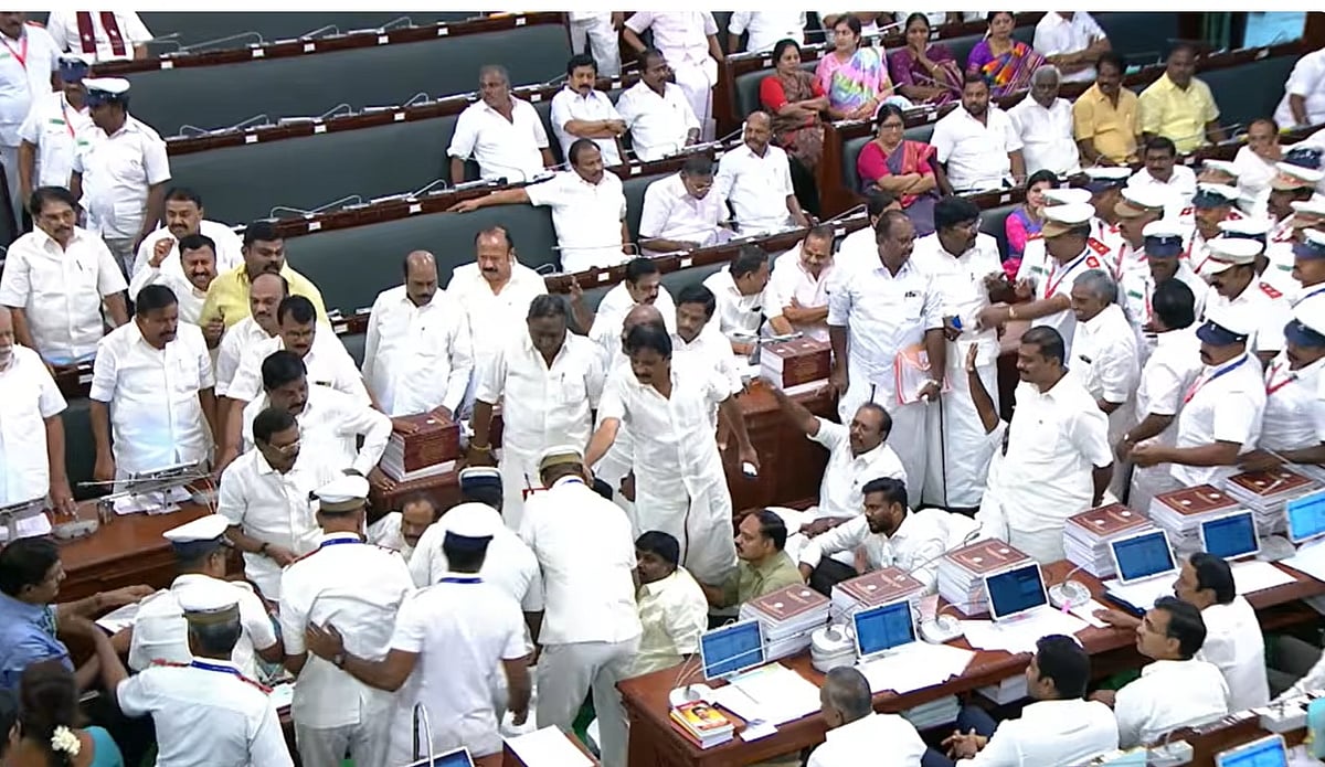 வெளியேற்றப்பட்ட திமுக எம்.எல்.ஏக்கள்