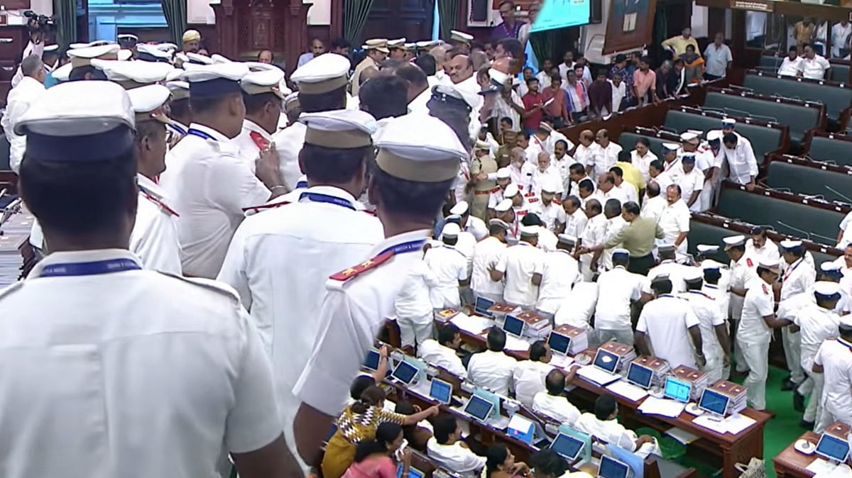 'வெள்ளை சீருடை போலீஸ்; ஒரு நாளுக்கு 100 ரூபாய் படி.!' - யார் இந்த அவைக்காவலர்கள்?