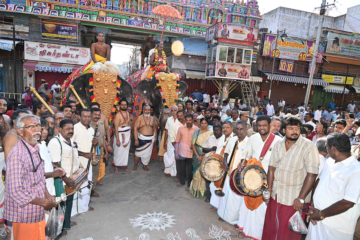 மதுரை: அஷ்டபந்தன மஹா கும்பாபிஷேகம்; வேகவதி தீர்த்தத்தில் தீர்த்த சங்கிரஹணம் | Photo Album