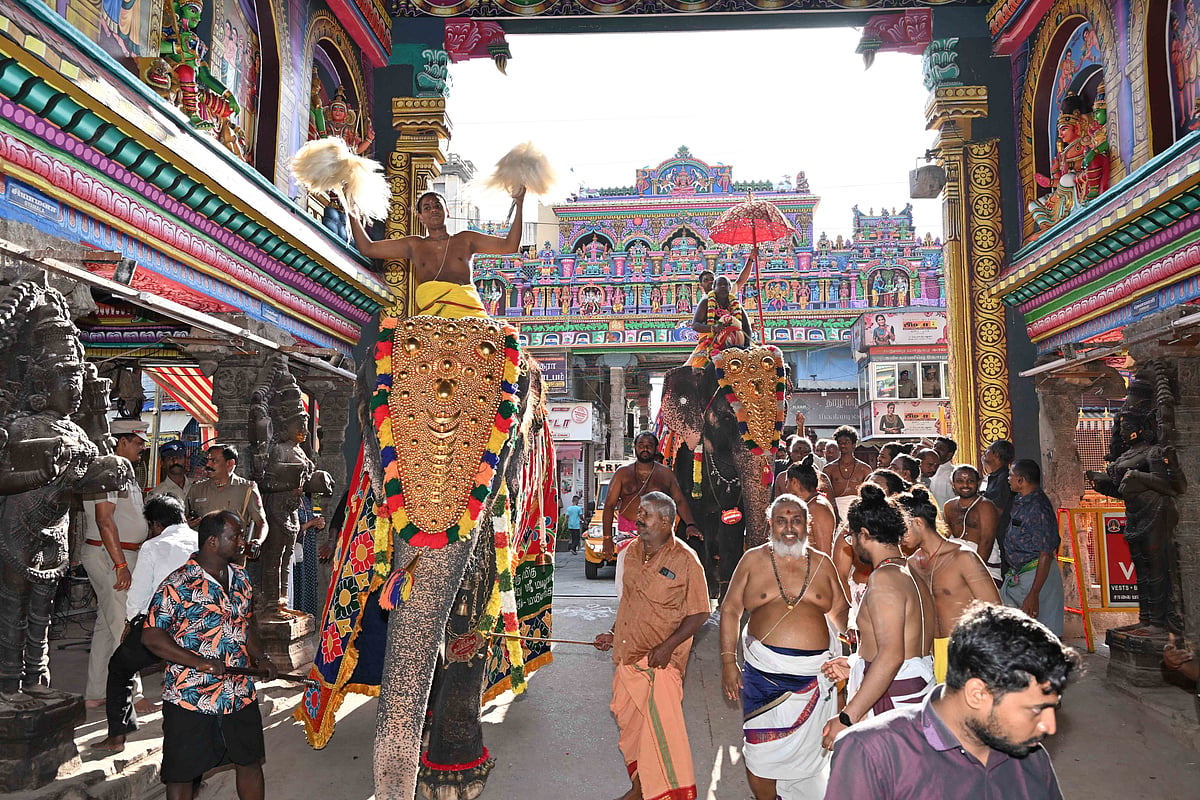 மதுரை: அஷ்டபந்தன மஹா கும்பாபிஷேகம்; வேகவதி தீர்த்தத்தில் தீர்த்த சங்கிரஹணம் | Photo Album