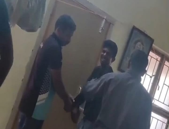 தாளவாடி: இளைஞரை சங்கிலியில் கட்டிவைத்து சித்ரவதை; கொடூர காவல்துறையின் பதைபதைக்க வைக்கும் வீடியோ