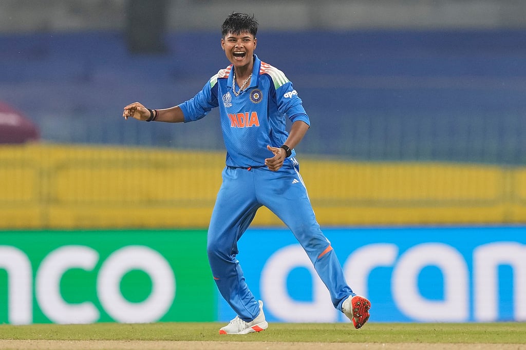 Asia Cup: ACC தலைவர் நக்வியிடம் கோப்பையை வாங்க மறுத்த இந்தியப் பெண்கள் அணி; என்ன நடந்தது?