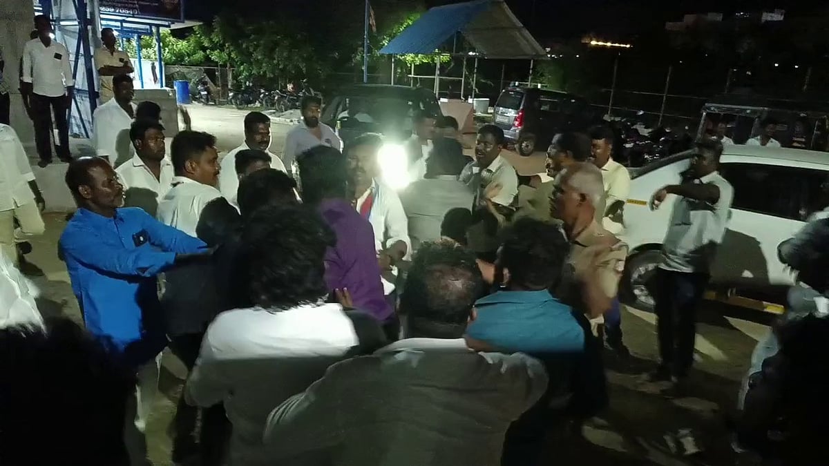 திருச்செந்தூர் அம்பேத்கர் சிலை விவகாரம்; திருமாவளவன் முன்பு இரு தரப்பினர் மோதலால் பரபரப்பு