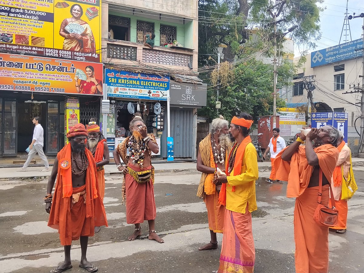 மதுரை: `மகா கணபதி... - மேளதாளம் முழங்க நடைபெற்ற விநாயகர் ஊர்வலம் - பரவசமடைந்த பக்தர்கள்! - Album