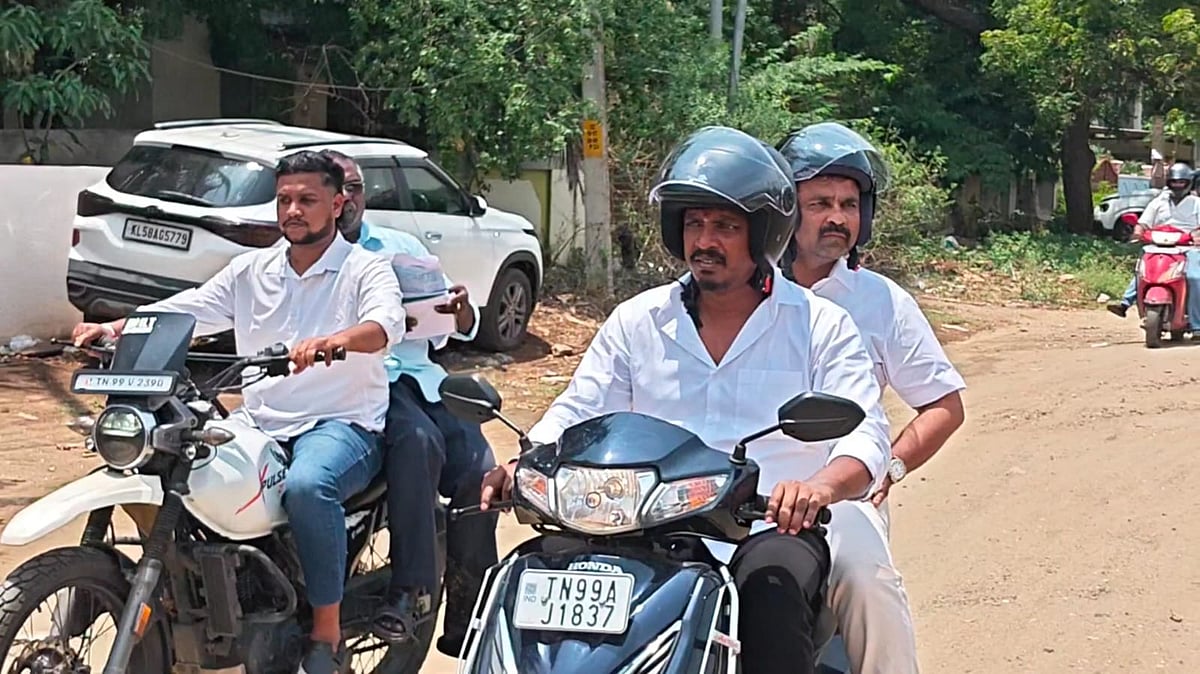 அமைச்சர்கள் மதன்ராஜா, விக்னேஷ்