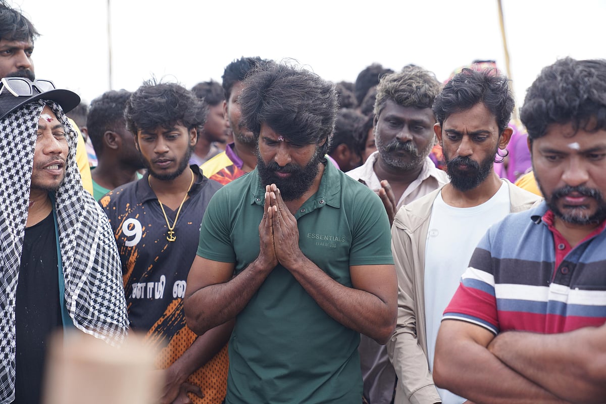 Mandaadi BTS Stills