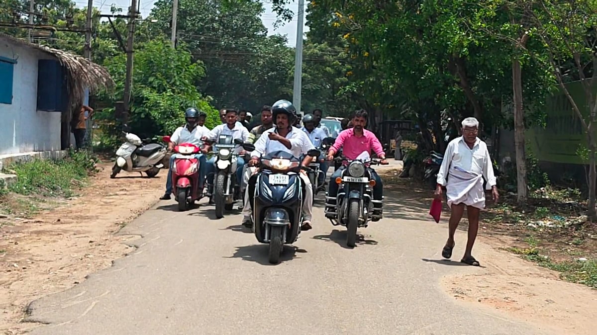 அமைச்சர்கள் மதன்ராஜா, விக்னேஷ்