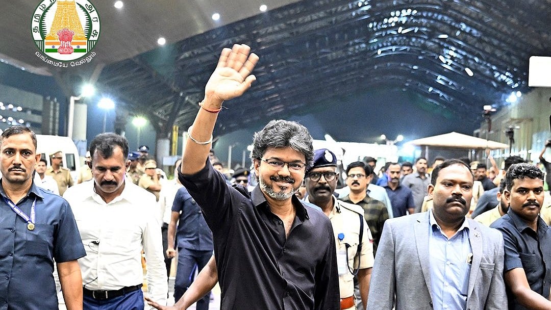 விஜய் : லண்டன் போலீஸ் சொன்ன காரணம்? - கடைசி நேரத்தில் முதல்வர் நிகழ்ச்சி ரத்து!