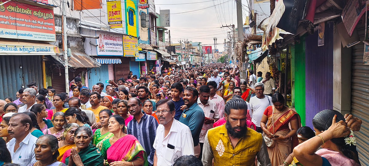 மீனாட்சியம்மன் கோவில் குடமுழுக்கு: திரளான பக்தர்கள் பங்கேற்பு; விழாக் கோலம் பூண்ட மதுரை!