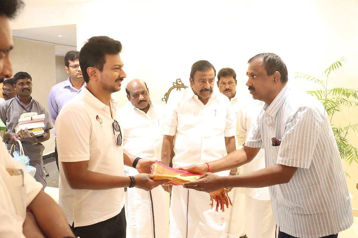 திருச்சி: ரூ.50 கோடி மதிப்பிலான ஸ்ரீரங்கம் கோயில் நிலம் மோசடி - திமுக பிரமுகர் மீது வழக்குப்பதிவு!