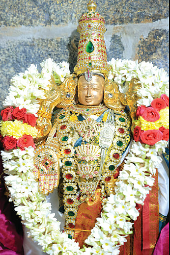 திருப்பதி போக நேரமில்லையா? இங்கே போங்க... பிரச்னைகள் தீர்க்கும் மட்டைத் தேங்காய் பிரார்த்தனை!