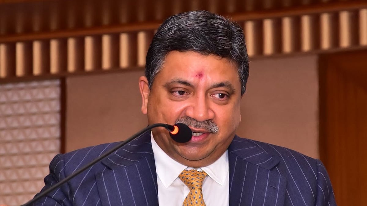 `எனக்கு சித்தப்பாவே இல்லை; மதுரை மன்னராக கற்பனை செய்துகொள்ளும் நிர்மல் குமார்..! - பி.டி.ஆர் பதில்