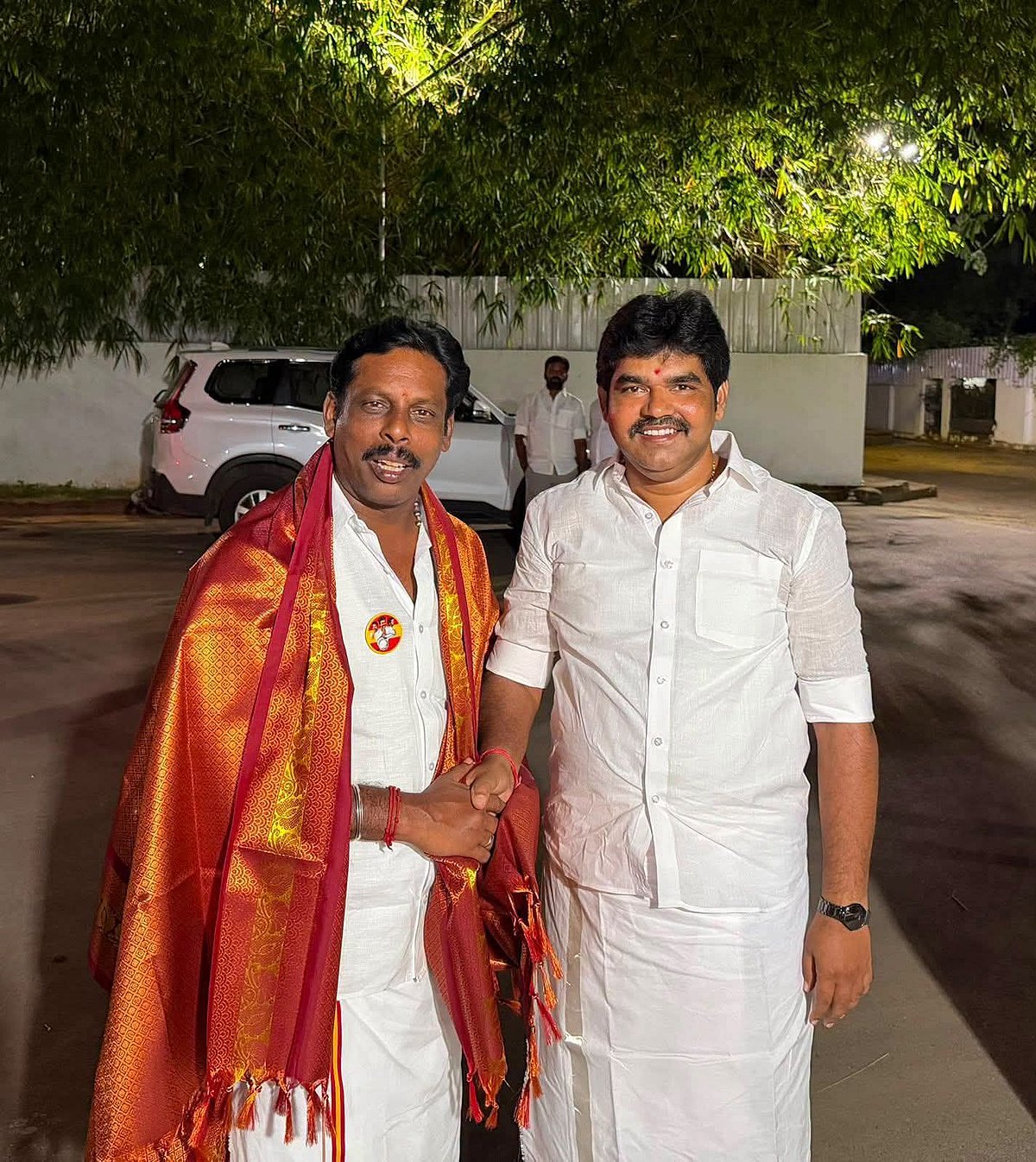 எம்.எல்.ஏ விஜய் சரவணன், என்.எஸ்.சரவணன்