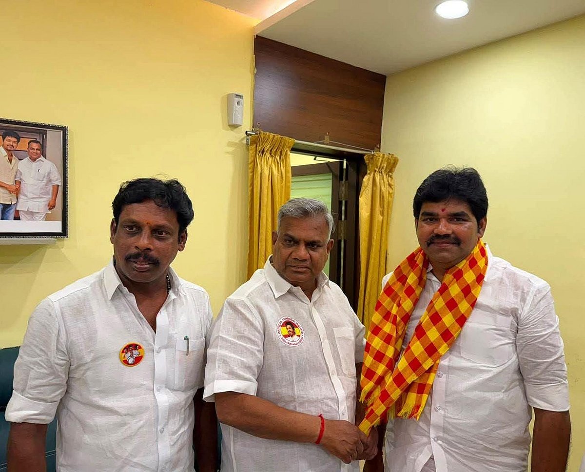 என்.ஆனந்த் முன்னிலையில் தவெகவில் இணைந்த சரவணன்