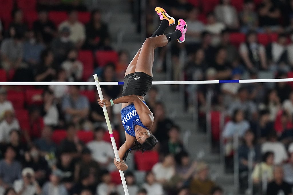 `அவ்ளோதான்... முடக்கிய காயம்: பல ஆண்டு போராட்டம் டு Asian Games-ல் வெண்கலம்; பரணிகாவின் சாதனை பயணம்