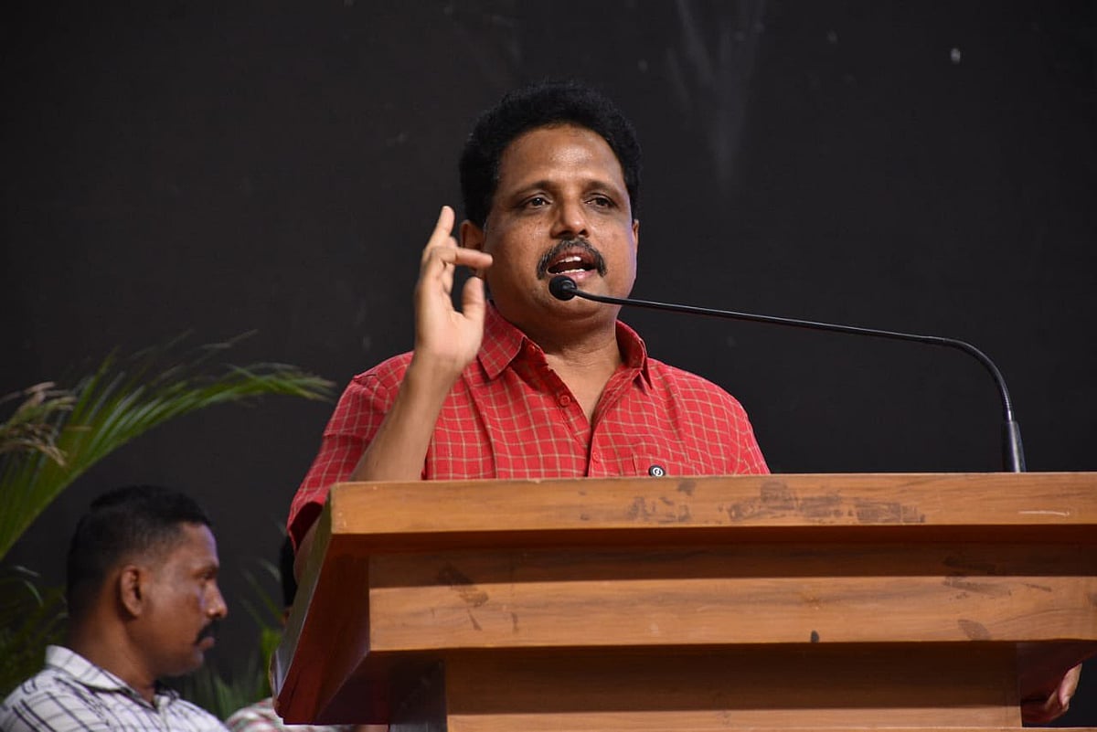 RTI-ல் சட்ட ஒழுங்கு நீக்கம்: தமிழ்நாட்டை ‘போலீஸ் ஸ்டேட்டாக்க’ முயற்சி - தவெக அரசுக்கு சு.வெ கண்டனம்!