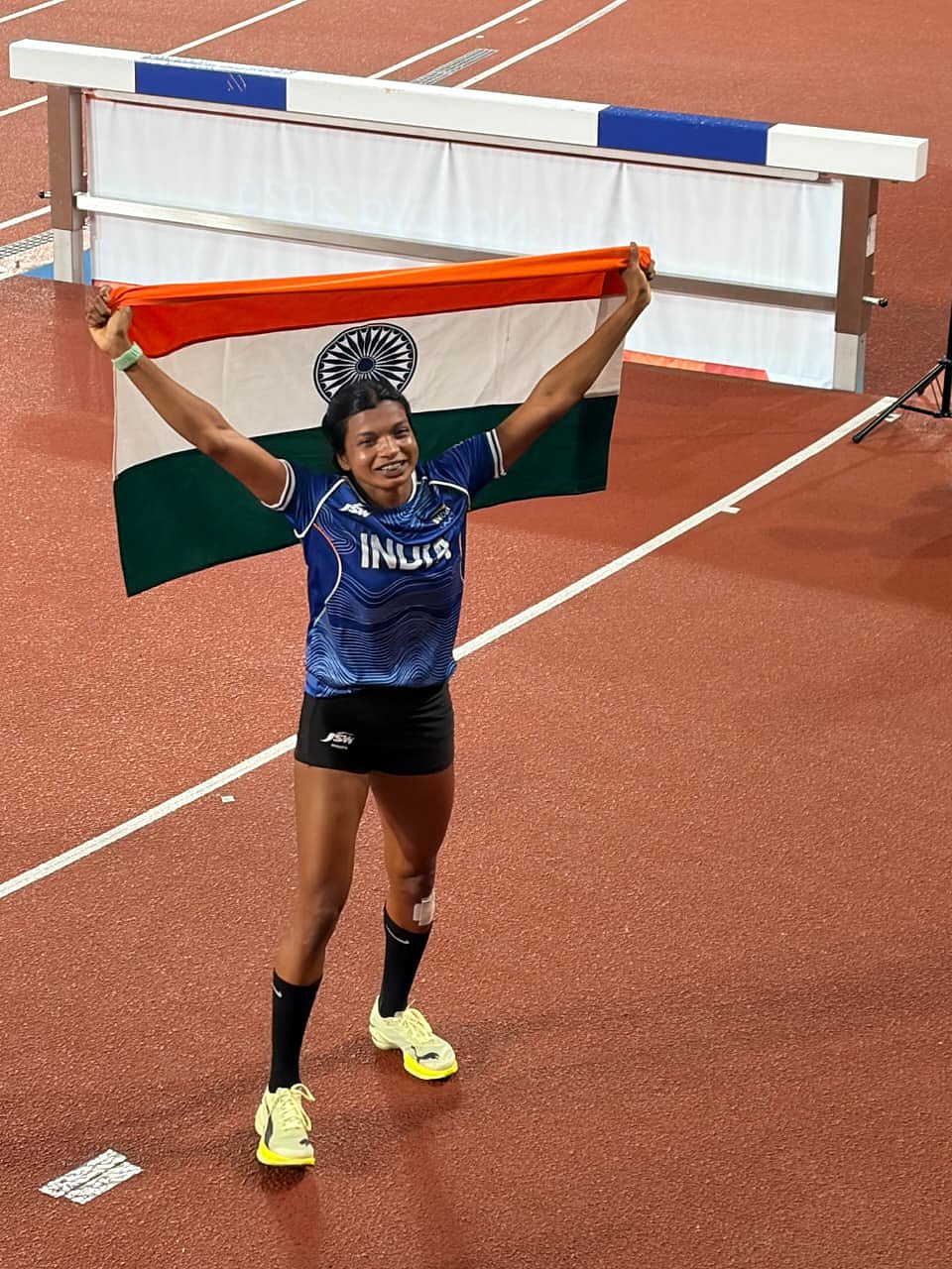 Asian games: காலில் அறுவை சிகிச்சை; விடாமுயற்சியால் வெண்கலம் வென்ற மயிலாடுதுறை வீராங்கனை!