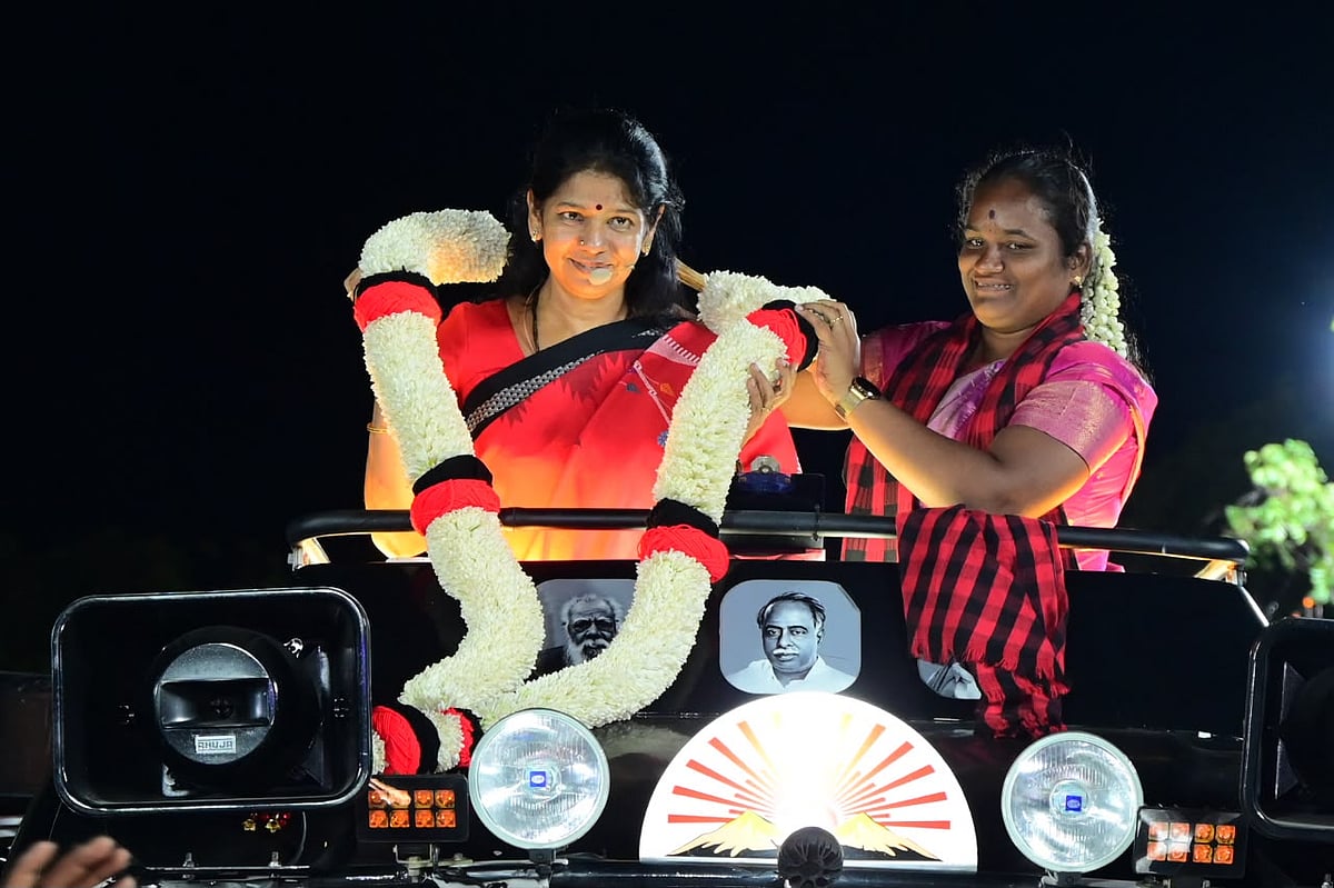 தாராபுரம்: திமுக வேட்பாளர் சுகன்யாவை ஆதரித்து கனிமொழி பிரசாரம் | Photo Album