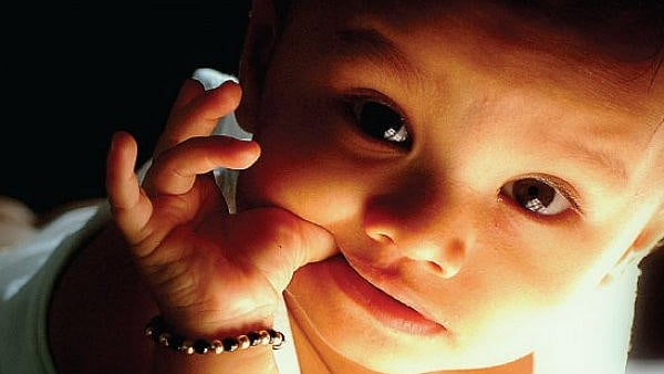 உங்கள் குழந்தைக்கு எந்த நாளில் பெயர் சூட்டுவது  நல்லது? - முக்கிய தினங்களுக்கான ஜோதிட வழிகாட்டல்!