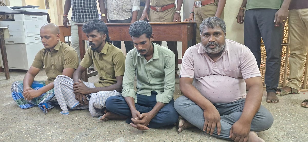 கைதுசெய்யப்பட்ட இசக்கிப்பாண்டி, முருகன், முருகேசன், தங்கபாண்டி