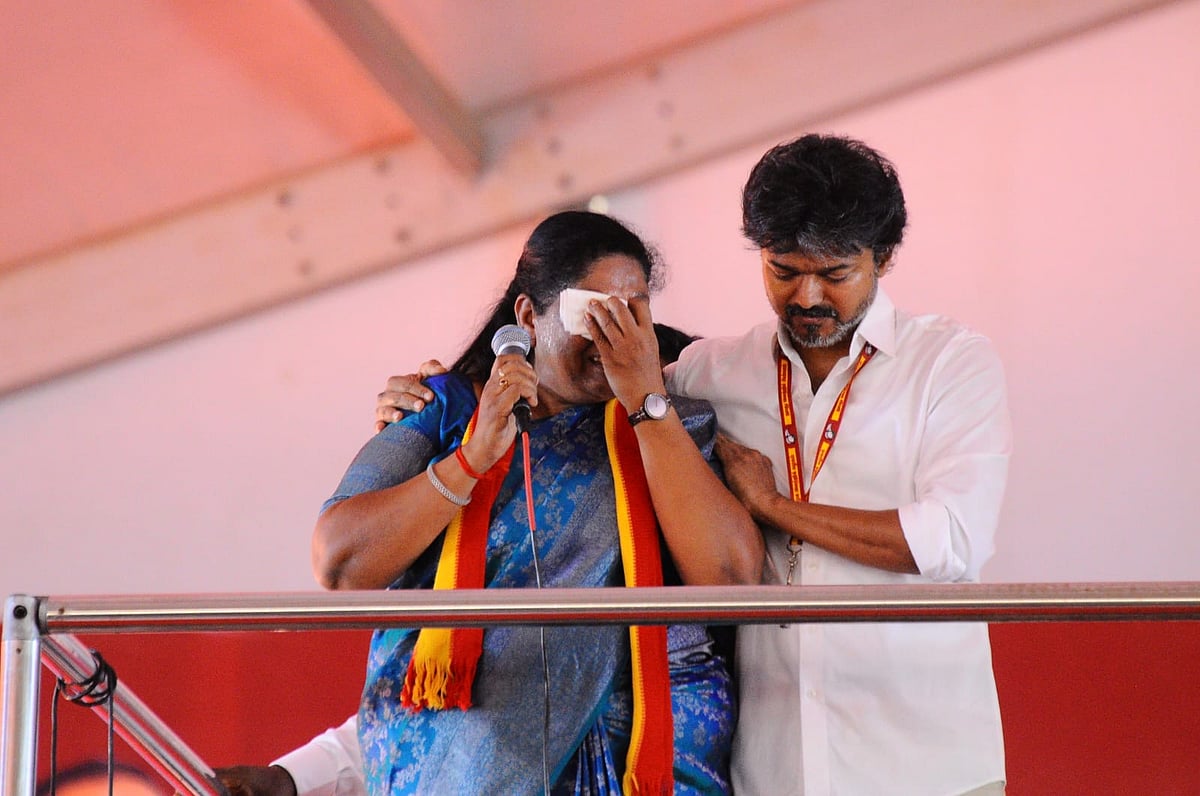 விஜய்: பேச்சின் இடையே கண்கலங்கிய சத்தியபாமா; ஆறுதல் சொல்லி தேற்றிய முதல்வர் |தேர்தல் பிரசார க்ளிக்ஸ்