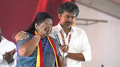 முதல்வர் விஜய் - சத்தியபாமா 