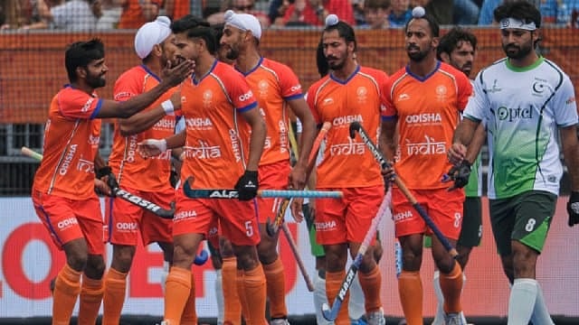 Asian games: ஹாக்கியில் பாகிஸ்தானை வீழ்த்தி இறுதிப்போட்டியில் இந்தியா; மல்யுத்தத்தில் வெள்ளி Roundup