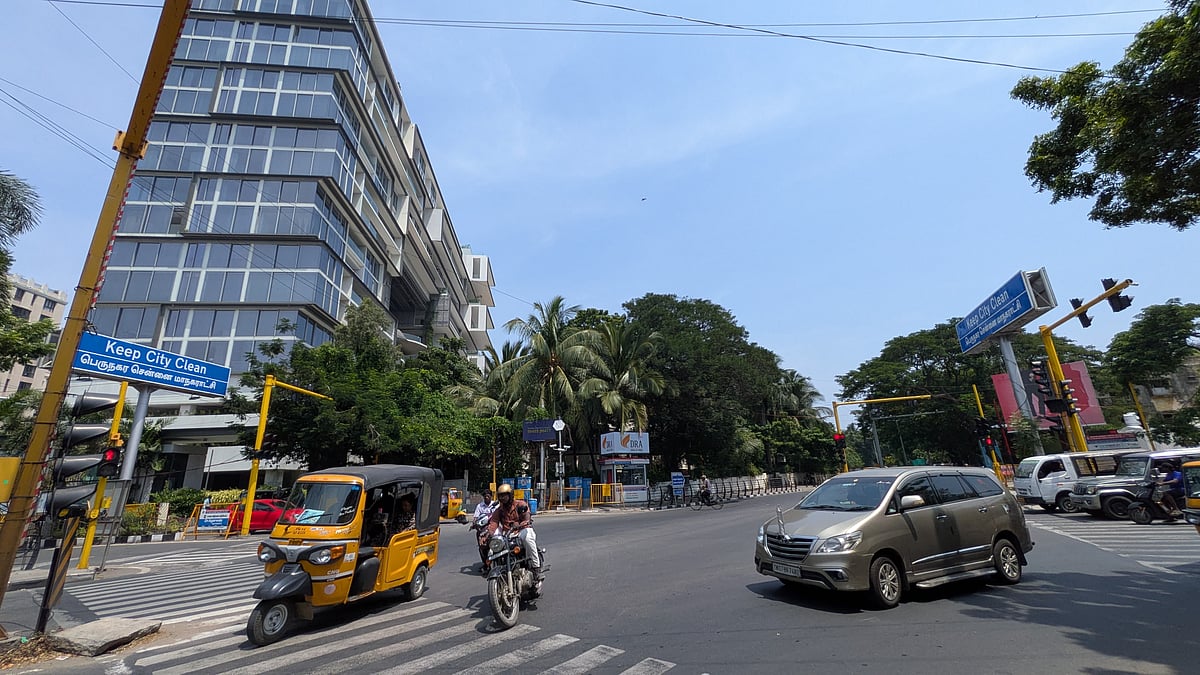 முதல்வரின் வீடு இருக்கும் பன்னடுக்கு கட்டடம்
