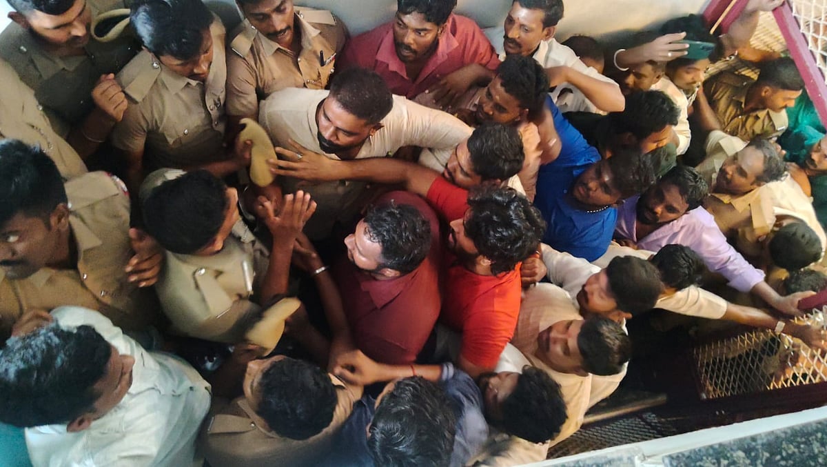 தவெக-வினர் போராட்டம்