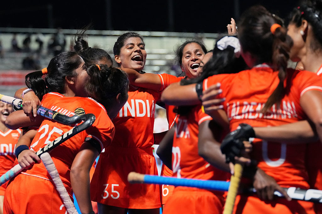 Asian Games: 44 ஆண்டுகளுக்குப் பிறகு மீண்டும் தங்கம்… வரலாறு படைத்த இந்திய மகளிர் ஹாக்கி அணி!