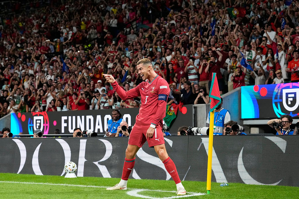 CR7: கைமாறிய ரொனால்டோவின் ‘7’ம் எண் ஜெர்சி… இப்போது ரஃபேல் லியோவிடம்! - இதுதான் காரணமா?!