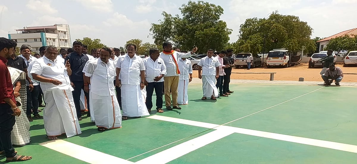 தாராபுரத்தில் முதல்வர் விஜய் நாளை ரோட்ஷோ; முன்னேற்பாடுகளில் தீவிரம் காட்டும் அமைச்சர்கள் | Photos