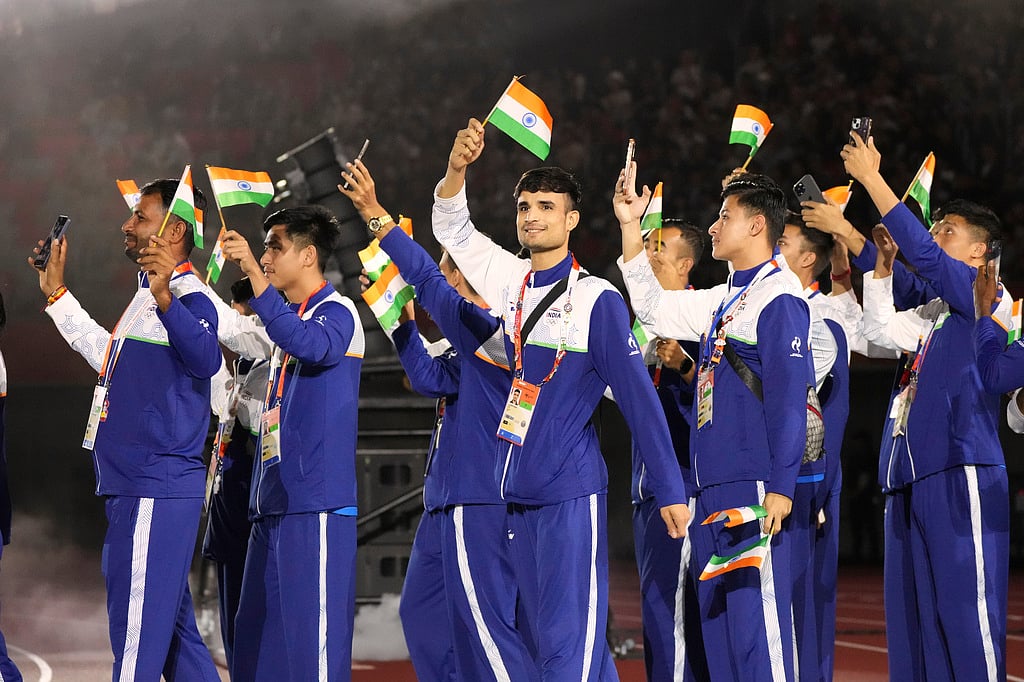 Asian Games: தோஹாவை நோக்கி அடுத்த பயணம்; 85 பதக்கங்களுடன் இந்தியா... வண்ணமயமான நிறைவு விழா 