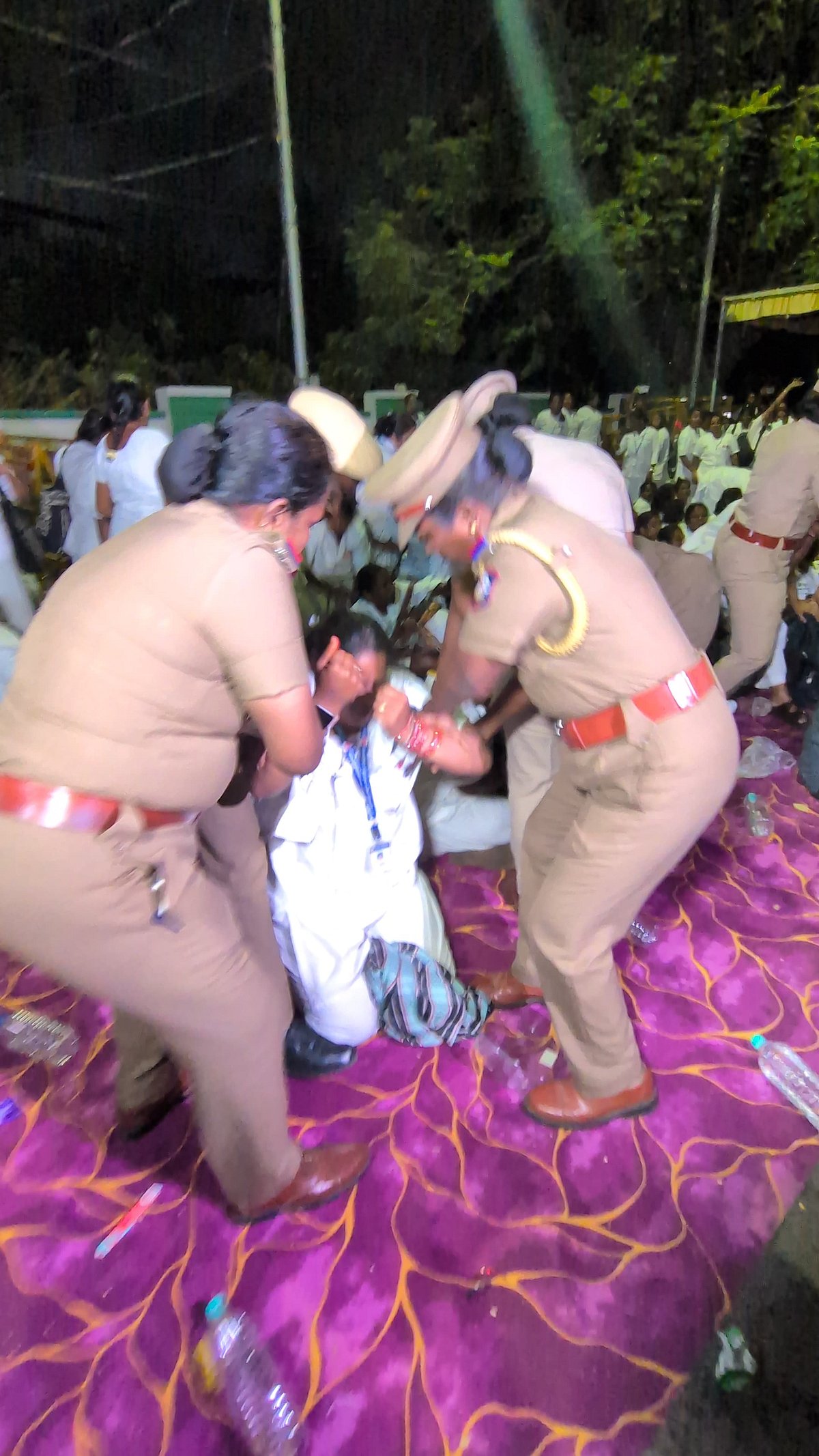 செவிலியர்கள் போராட்டம்